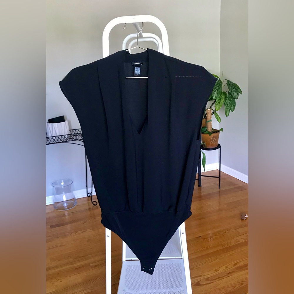 Express V-Neck Pleated Shoulder Gramercy Bodysuit Sz M